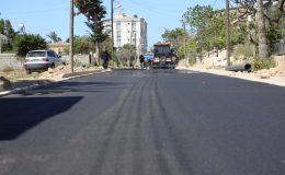 İskele Belediyesi yol bakım ve asfalt çalışmalarını sürdürüyor