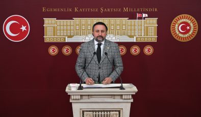 Karayel, GKRY’deki bayrak yakma eylemine tepki gösterdi: “Düşmanca bir zihniyetin dışa vurumu”