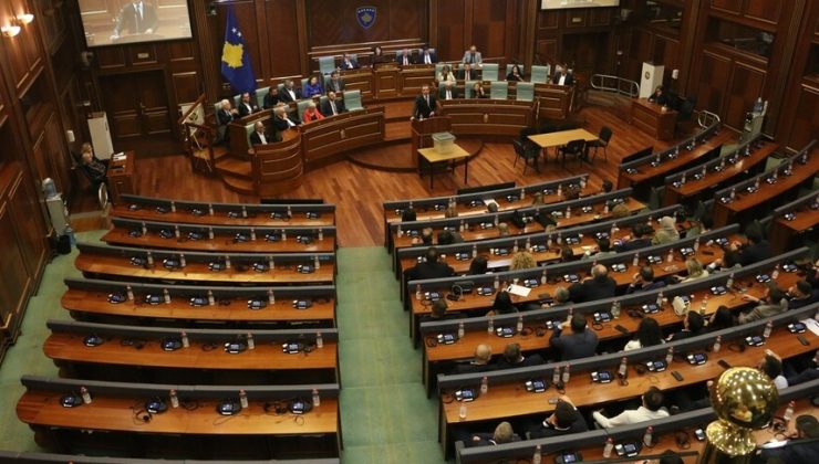 Kosova’da Meclis yeni cumhurbaşkanını seçemediği için yeniden erken genel seçime gidiliyor