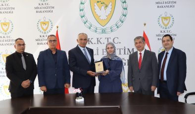 LAÜ öğrencisi Merve Genç’e Birkan Uzun bursu verildi