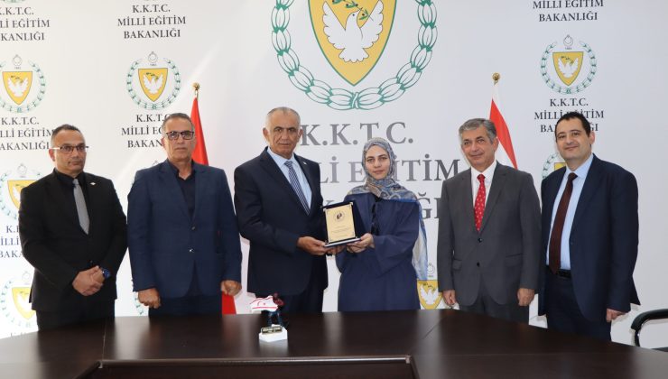 LAÜ öğrencisi Merve Genç’e Birkan Uzun bursu verildi