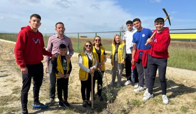 Lefkoşa Başkent Lions Kulübü, Meral-Vedat Ertüngü Lisesi’nde fidan dikim etkinliği düzenledi