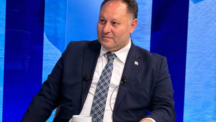 Öztürkler: “AB’nin çözüm çağrısı yaparken Türk tarafıyla görüşmekten kaçınması açık bir çelişkidir”