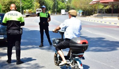 Polis, elektrikli scooterlar ile ilgili kuralları hatırlattı, uyarılarda bulundu…