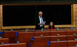 Taçoy AKPA’da konuştu: “Çözüm için adil, dengeli ve siyasi cesaret temelinde gerçek bir irade ortaya konmalı”