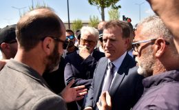 Taksiciler, Meclis önünde Arıklı’dan söz aldı
