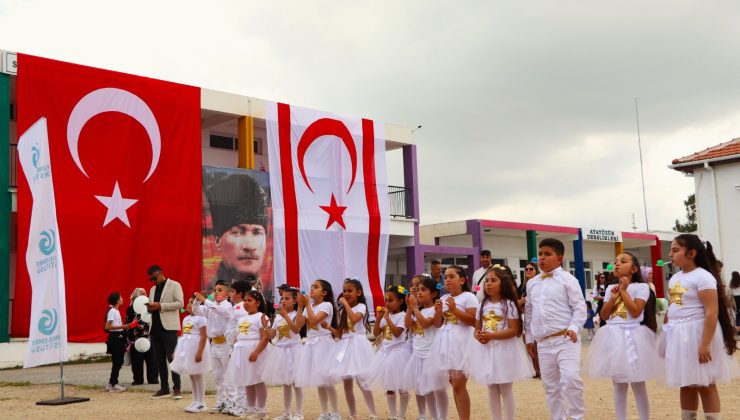 TC Lefkoşa Büyükelçiliği ve Yunus Emre Enstitüsü 23 Nisan dolayısıyla Mehmetçik İlkokulu’nda etkinlik düzenledi
