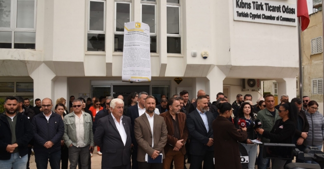 Ticaret Odası’na siyah çelenk, uzatılan güle ret