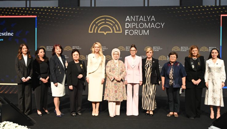 Zerrin Üstel, “Filistin İçin Tek Yürek” oturumuna katıldı