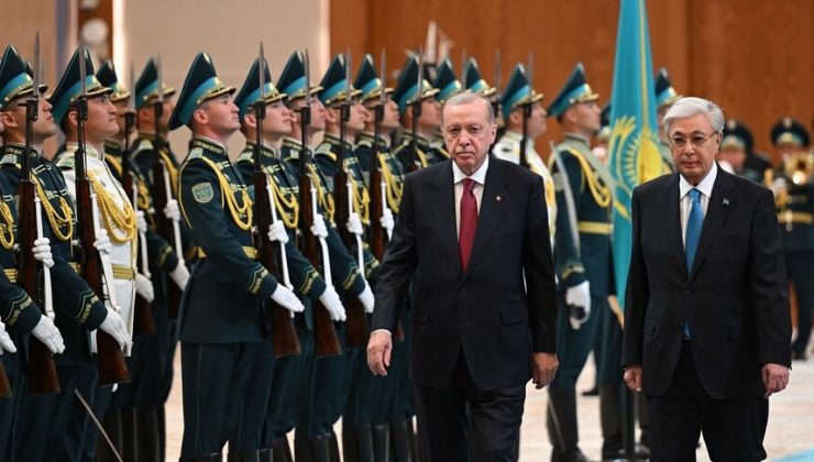 Türkiye Cumhurbaşkanı Erdoğan, Kazakistan’da resmi törenle karşılandı