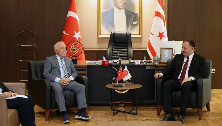 Öztürkler: “Rumlar milli gelirini refah yerine silaha harcıyor”