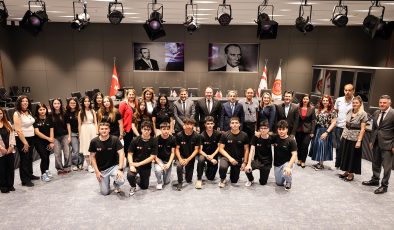 Meclis Başkanı Öztürkler, Polatpaşa ve Üsküdar Validebağ Fen Lisesi Heyetini Kabul Etti