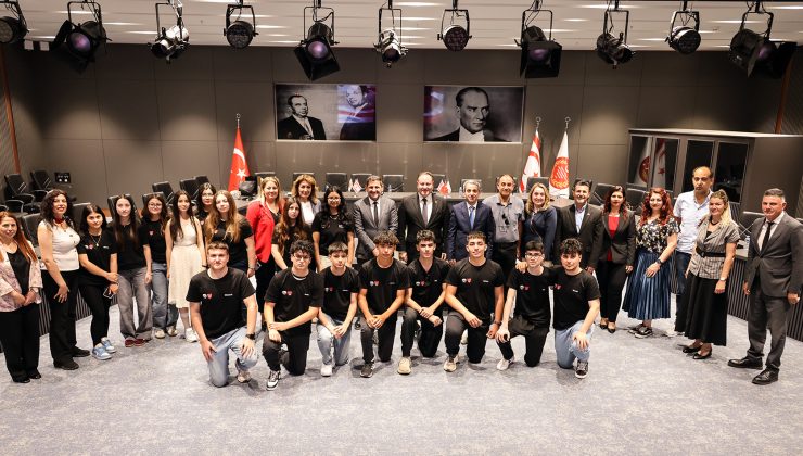 Meclis Başkanı Öztürkler, Polatpaşa ve Üsküdar Validebağ Fen Lisesi Heyetini Kabul Etti