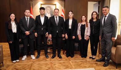 Meclis Başkanı Ziya Öztürkler, Üniversite Öğrencileri Derneği Heyetini Kabul Etti