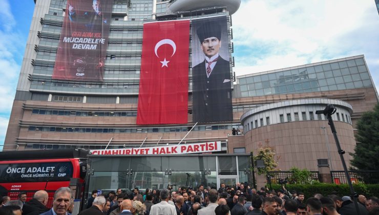 Kılıçdaroğlu Destekçileri ile Parti Görevlileri Arasında Arbede