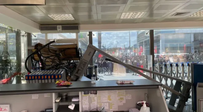 Polis Ekipleri Mahkeme Kararıyla CHP Genel Merkezi’ne Girdi