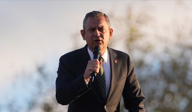 Özgür Özel CHP Genel Merkezi’nden Ayrıldı, Meclis’e Yürüyor