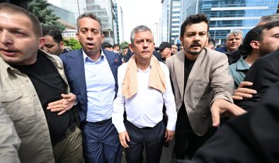 Özgür Özel, CHP Genel Merkezi’nden ayrıldı