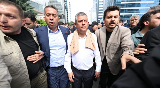 Özgür Özel, CHP Genel Merkezi’nden ayrıldı