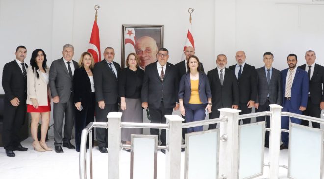 Maliye Bakanı Özdemir Berova, Bakanlık Personeliyle Bayramlaştı