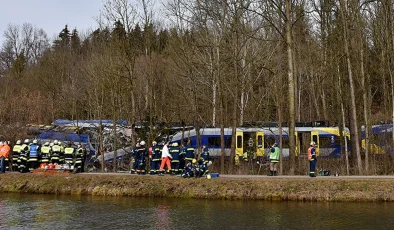 Belçika’da Tren ile Okul Servisi Çarpıştı4 Ölü