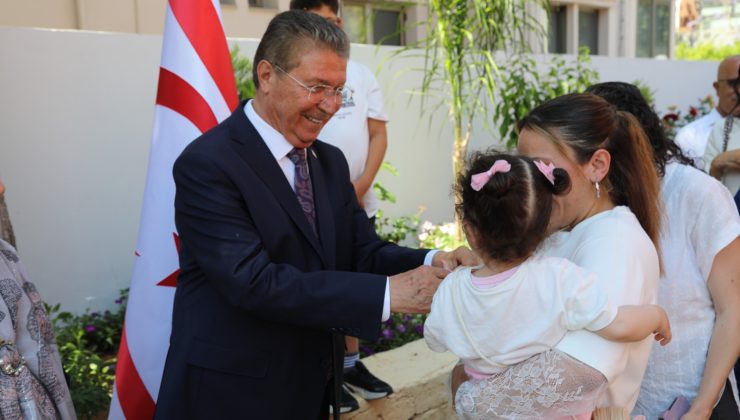Başbakan Ünal Üstel UBP Genel Merkezi’nde Partililerle Bayramlaştı