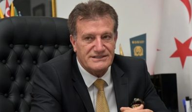 Arıklı "Türkiye'ye racon mu keselim?"
                                            2026-05-12 18:37:00