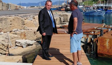 Ataoğlu, Girne Antik Limanı’nda yürütülen iskele yapım çalışmalarını inceledi