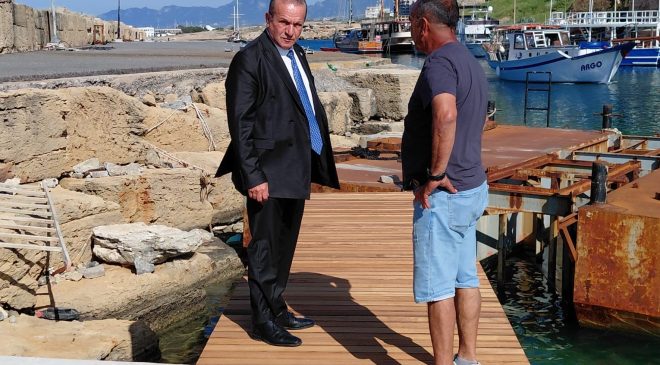 Ataoğlu, Girne Antik Limanı’nda yürütülen iskele yapım çalışmalarını inceledi