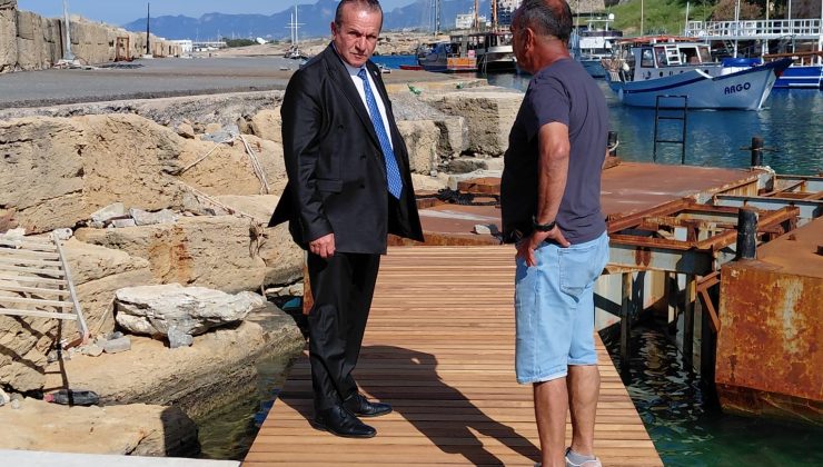 Ataoğlu, Girne Antik Limanı’nda yürütülen iskele yapım çalışmalarını inceledi