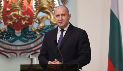 Bulgaristan’da hükümet güvenoyu aldı…Başbakan Radev yemin ederek göreve başladı