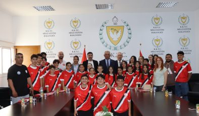 Çavuşoğlu, Cimnastik Federasyonu sporcularını kabul etti