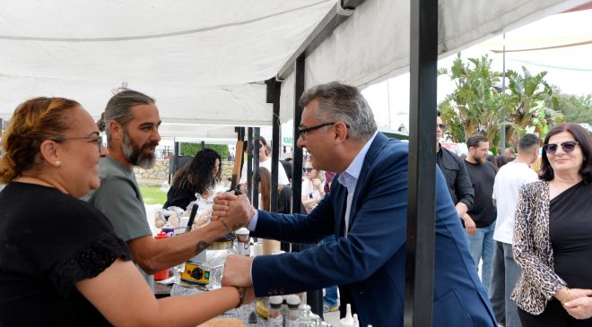 Cumhurbaşkanı Tufan Erhürman, 8. Karşıyaka Taş Armudu Festivali’ne katıldı