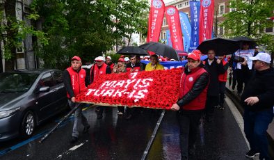 İstanbul’da bazı sendikalar 1 Mayıs Emek ve Dayanışma Günü’nü kutladı