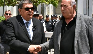 Kar-İş’ten Maliye Bakanlığı önünde eylem… Berova’nın daveti üzerine toplantı yapıldı, uzlaşıya varıldı