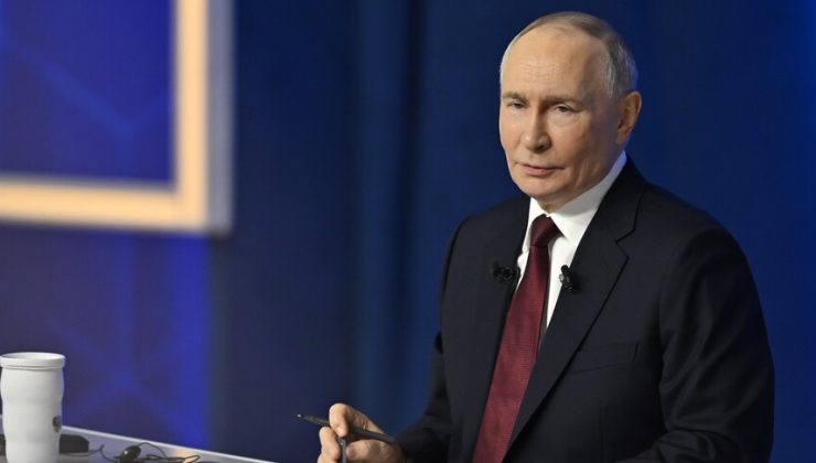 Putin, Zelenskiy ile uzun vadeli bir anlaşma imzalamak için görüşebileceğini söyledi