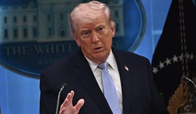 Trump, AB menşeli otomobil ve kamyonlara uygulanan tarifeleri yüzde 25’e çıkaracağını açıkladı