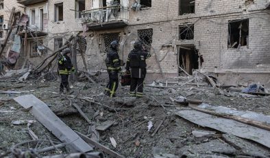 Rusya’nın Kiev’e düzenlediği hava saldırısında 4 kişi hayatını kaybetti