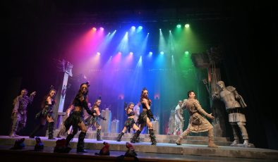 22. Kıbrıs Tiyatro Festivali “Büyük Romulus” Oyunuyla Perde Açtı