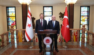 Başbakan Ünal Üstel, Ankara’da Türkiye Milli Savunma Bakanı Yaşar Güler ile Görüştü