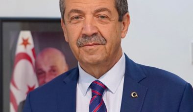 Dışişleri Bakanı Ertuğruloğlu’ndan CONIFA Şampiyonu Milli Takım’a Tebrik