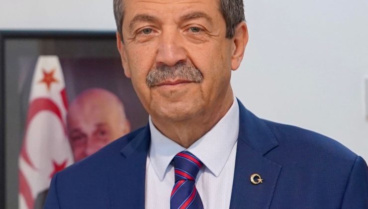 Dışişleri Bakanı Ertuğruloğlu’ndan CONIFA Şampiyonu Milli Takım’a Tebrik