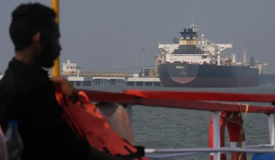 Hürmüz Boğazı’nda petrol sevkiyatıTankerler geçiş yaptı