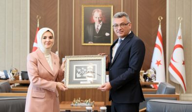 Cumhurbaşkanı Erhürman, Türkiye Aile ve Sosyal Hizmetler Bakanı Göktaş ile görüştü