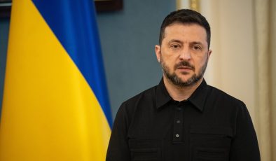 Polonya, Ukrayna Devlet Başkanı Zelenskiy’e verilen ‘Beyaz Kartal’ nişanını geri aldı
