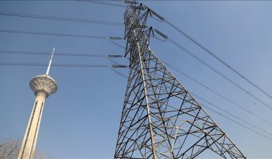 Tahran’da tasarruf tedbirlerine uymayan 30 kamu kurumunun elektriği kesildi