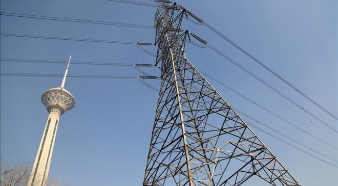 Tahran’da tasarruf tedbirlerine uymayan 30 kamu kurumunun elektriği kesildi