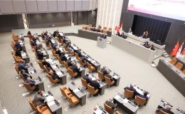 Hükümet ve muhalefet karşı karşıya