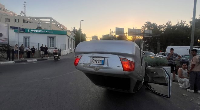 Girne’de trafik kazasıAraç takla attı