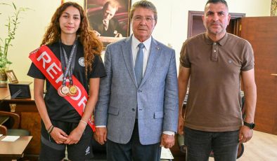 Başbakan Üstel’den milli atlet Ada Kafa’ya kabul“Başarılarınla gurur duyuyoruz”